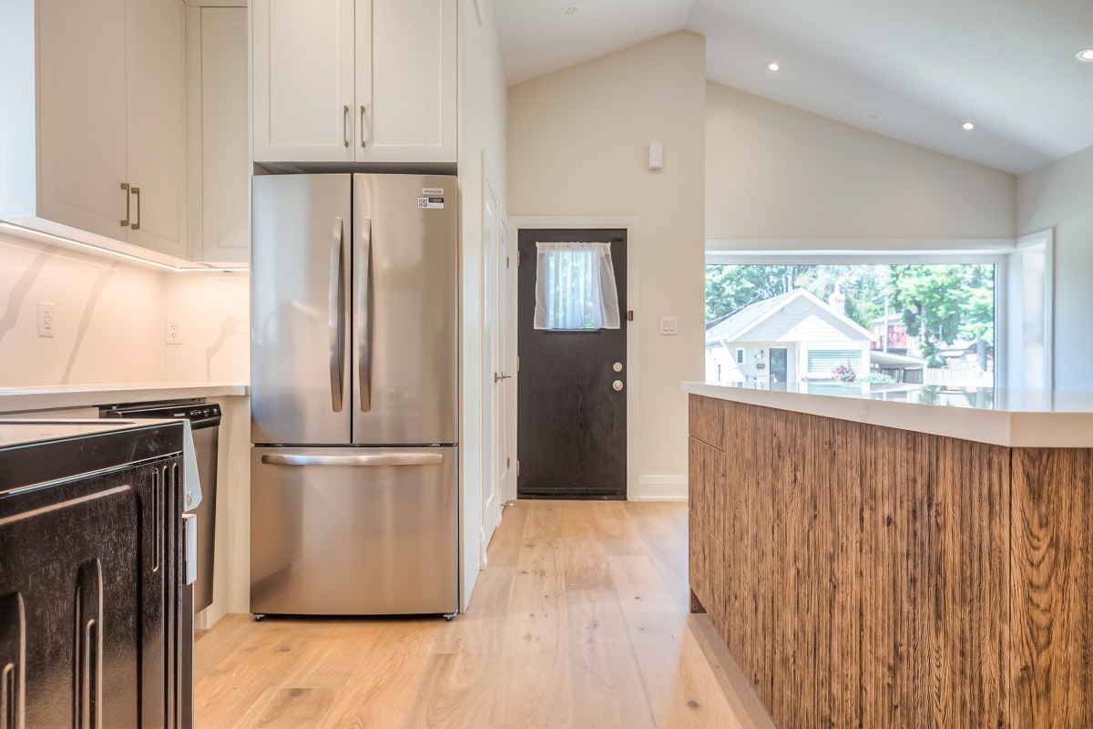 29 Hutton Avenue, Toronto, ON, M4C 3L2 - 10