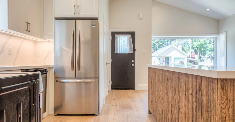 29 Hutton Avenue, Toronto, ON, M4C 3L2 - 10