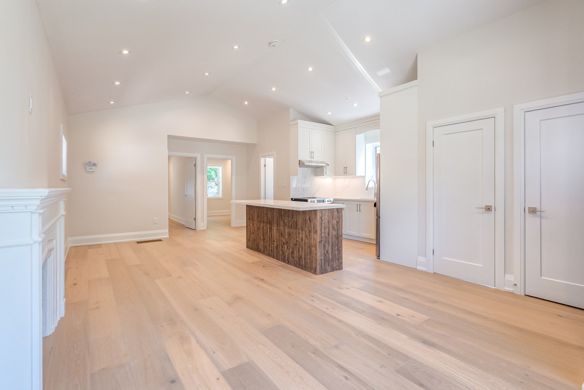 29 Hutton Avenue, Toronto, ON, M4C 3L2 - 3