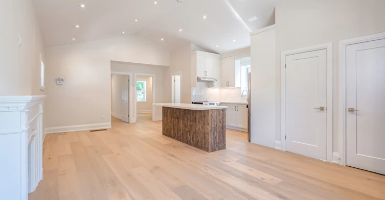 29 Hutton Avenue, Toronto, ON, M4C 3L2 - 3