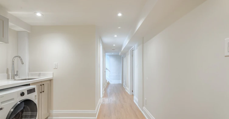 29 Hutton Avenue, Toronto, ON, M4C 3L2 - 25