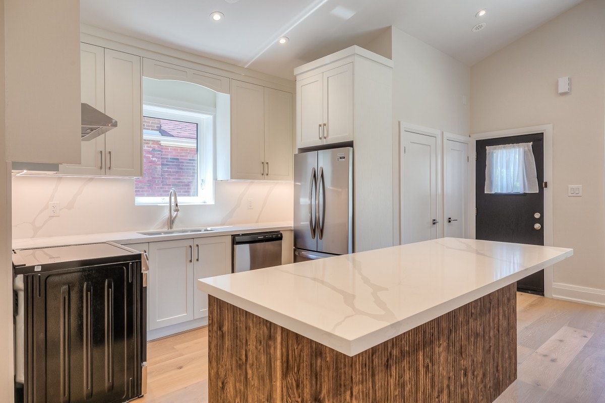 29 Hutton Avenue, Toronto, ON, M4C 3L2 - 7