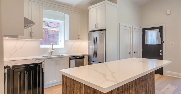 29 Hutton Avenue, Toronto, ON, M4C 3L2 - 7