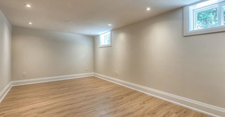 29 Hutton Avenue, Toronto, ON, M4C 3L2 - 19