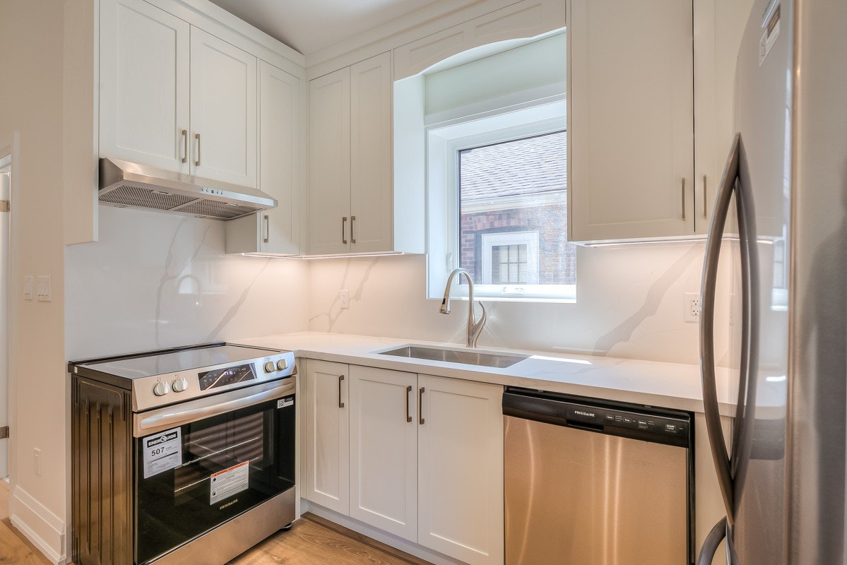 29 Hutton Avenue, Toronto, ON, M4C 3L2 - 8