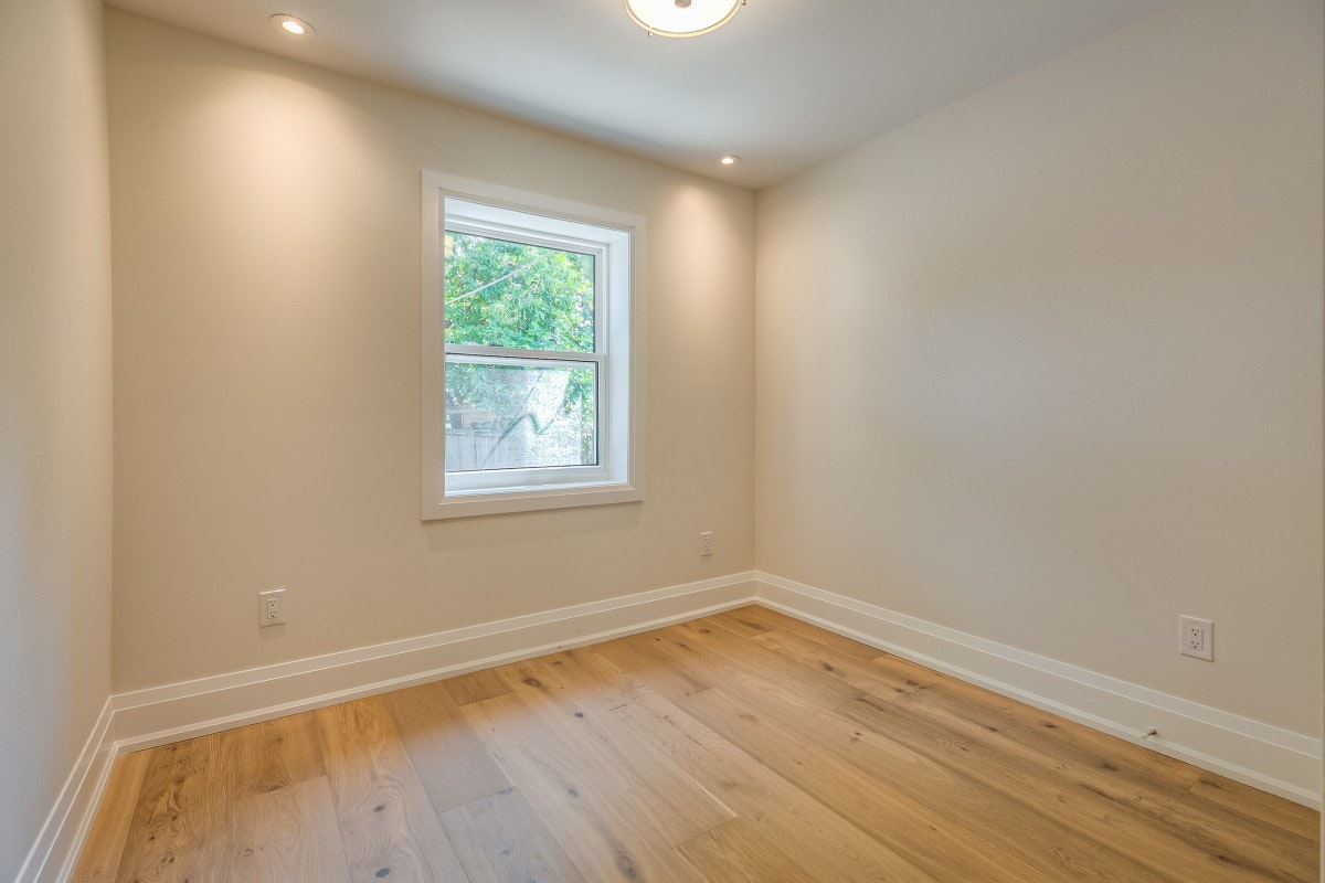 29 Hutton Avenue, Toronto, ON, M4C 3L2 - 14