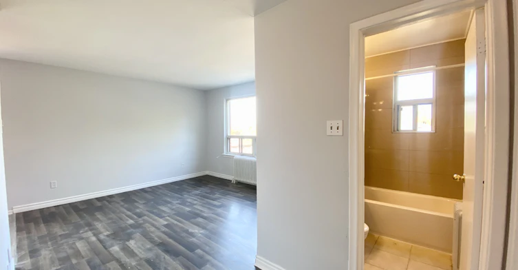 4-127 Scarlett Road, Toronto, ON, M6N 4K6 - 9