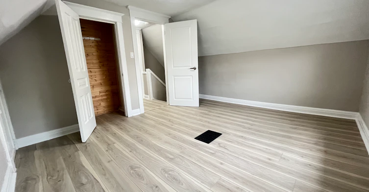 12 Senator Avenue, Hamilton, ON, L8L 1Z4 - 24