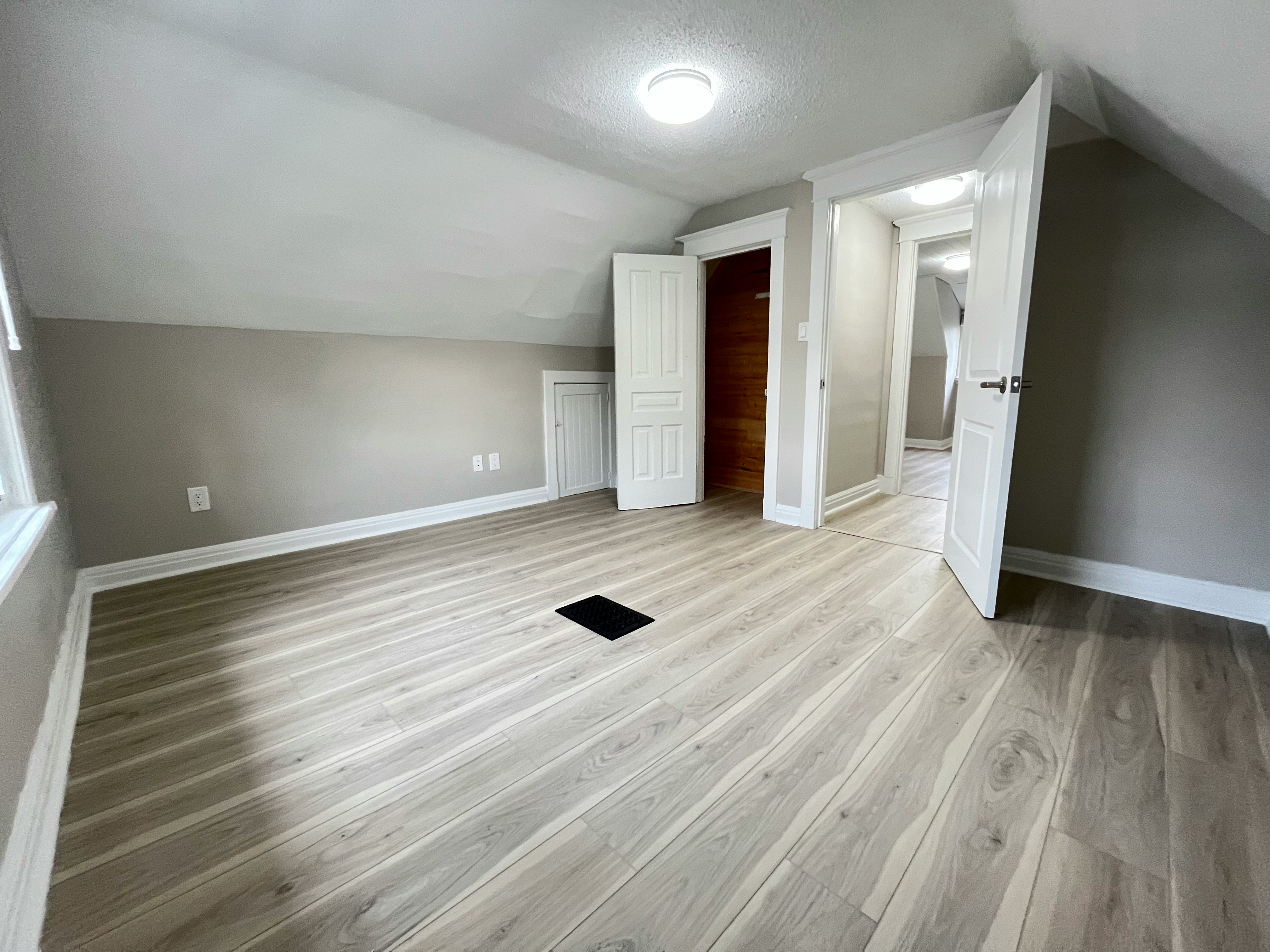 12 Senator Avenue, Hamilton, ON, L8L 1Z4 - 23