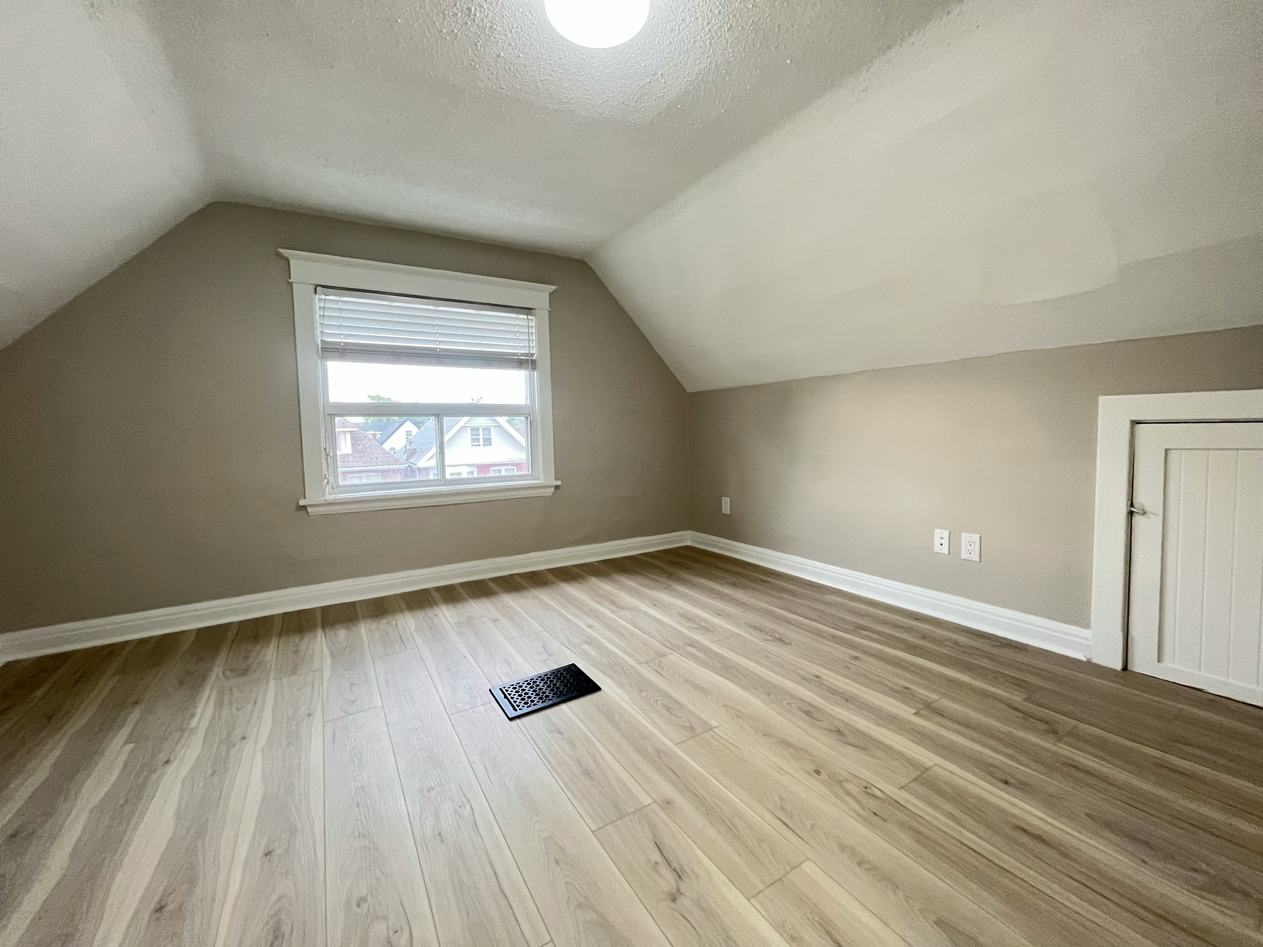 12 Senator Avenue, Hamilton, ON, L8L 1Z4 - 22