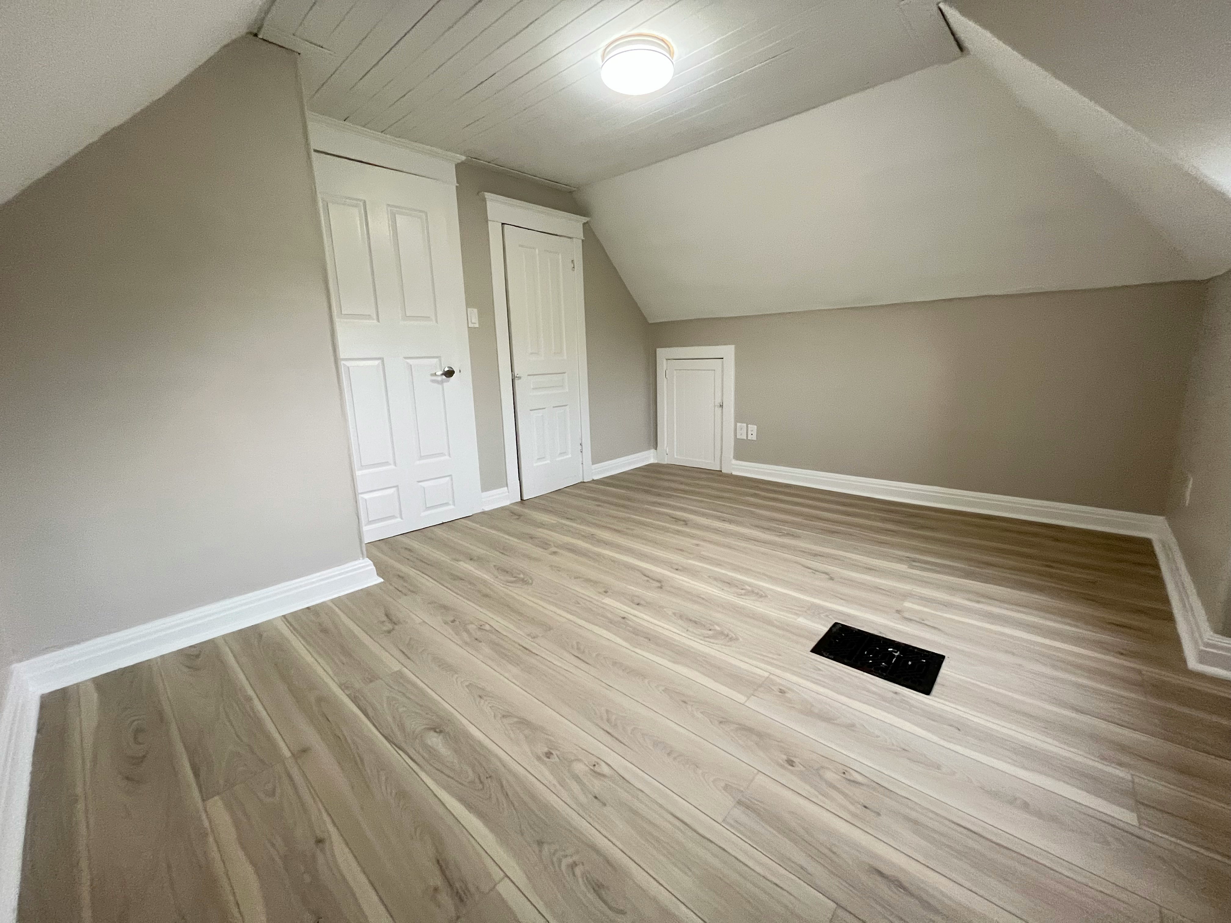 12 Senator Avenue, Hamilton, ON, L8L 1Z4 - 19