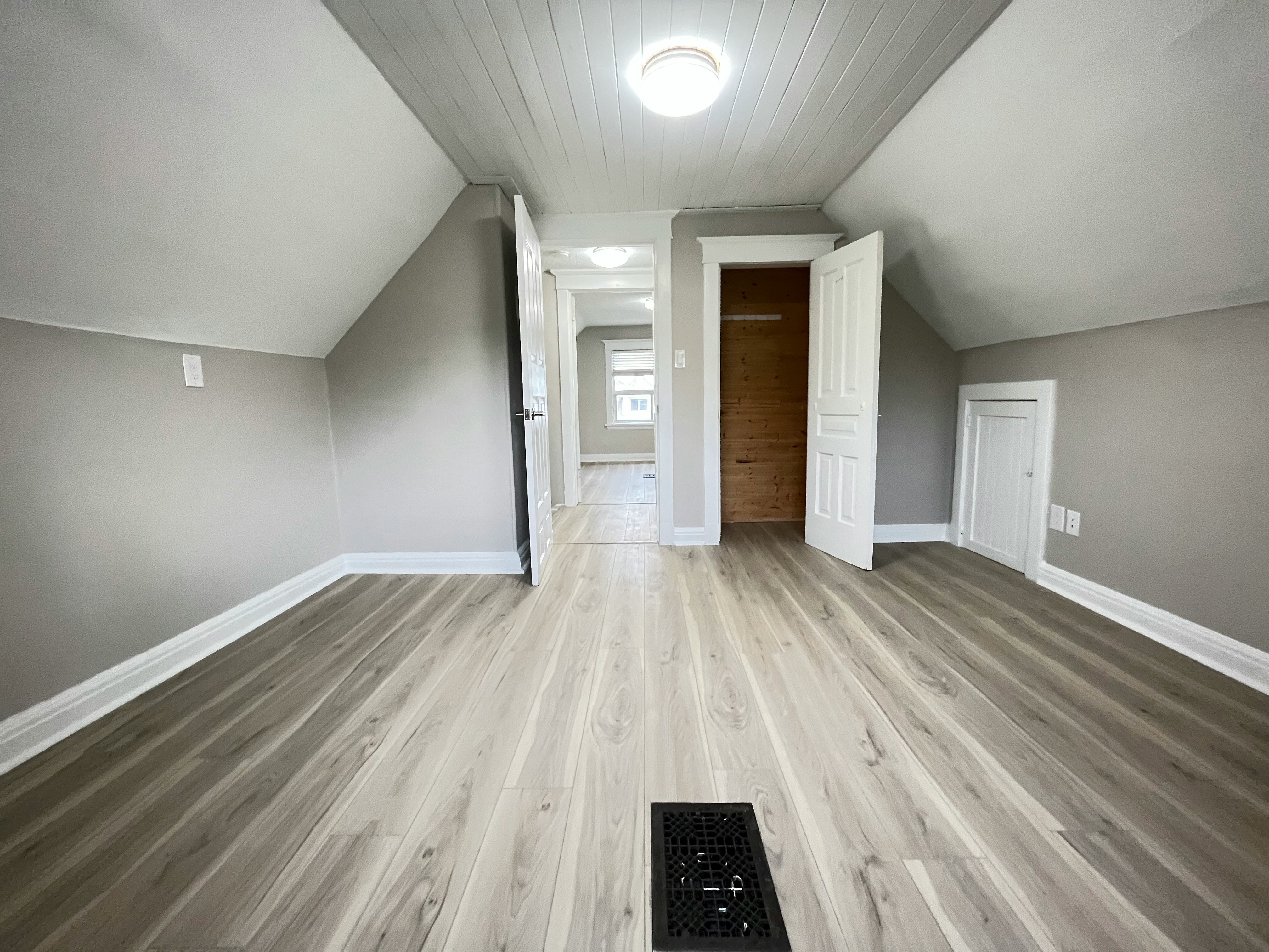 12 Senator Avenue, Hamilton, ON, L8L 1Z4 - 21