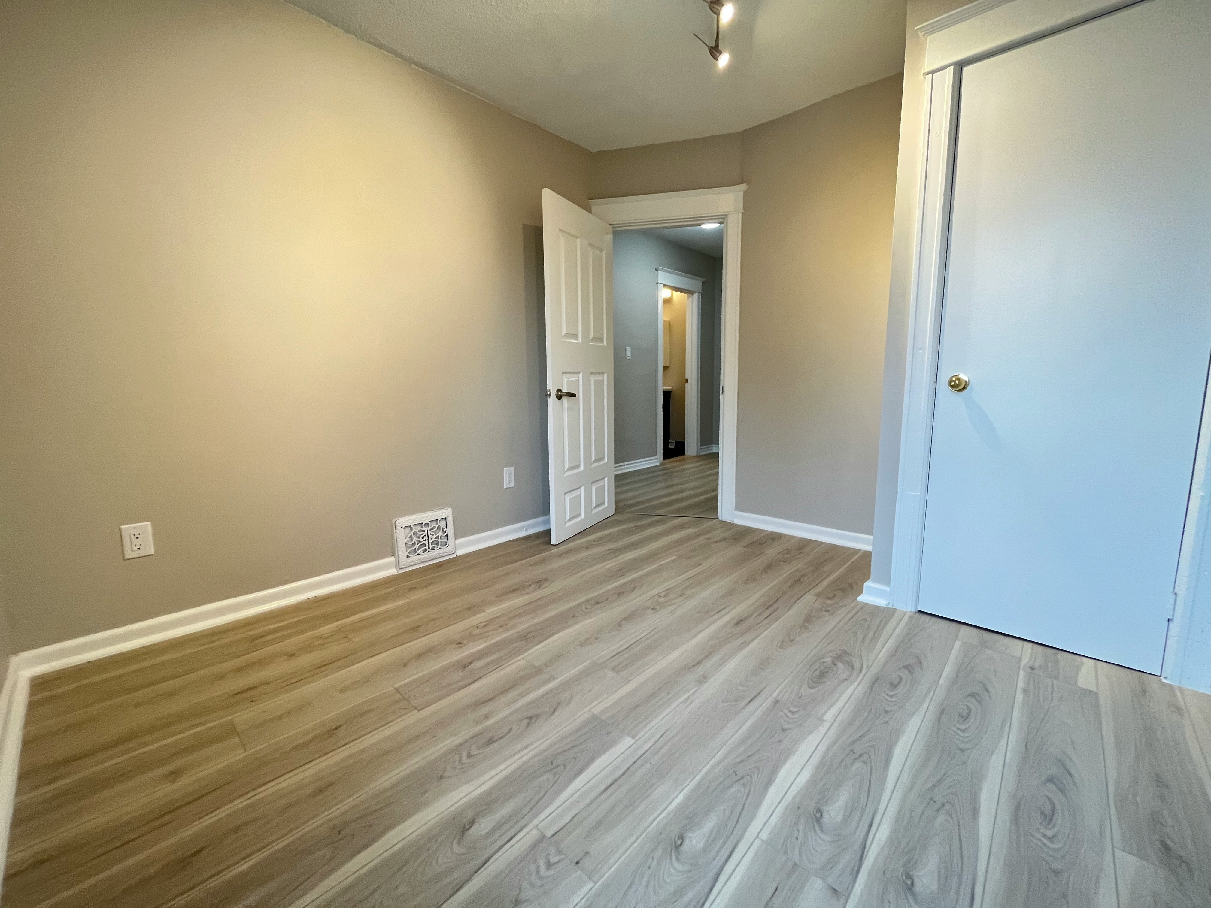12 Senator Avenue, Hamilton, ON, L8L 1Z4 - 13
