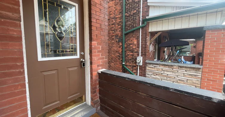 12 Senator Avenue, Hamilton, ON, L8L 1Z4 - 2