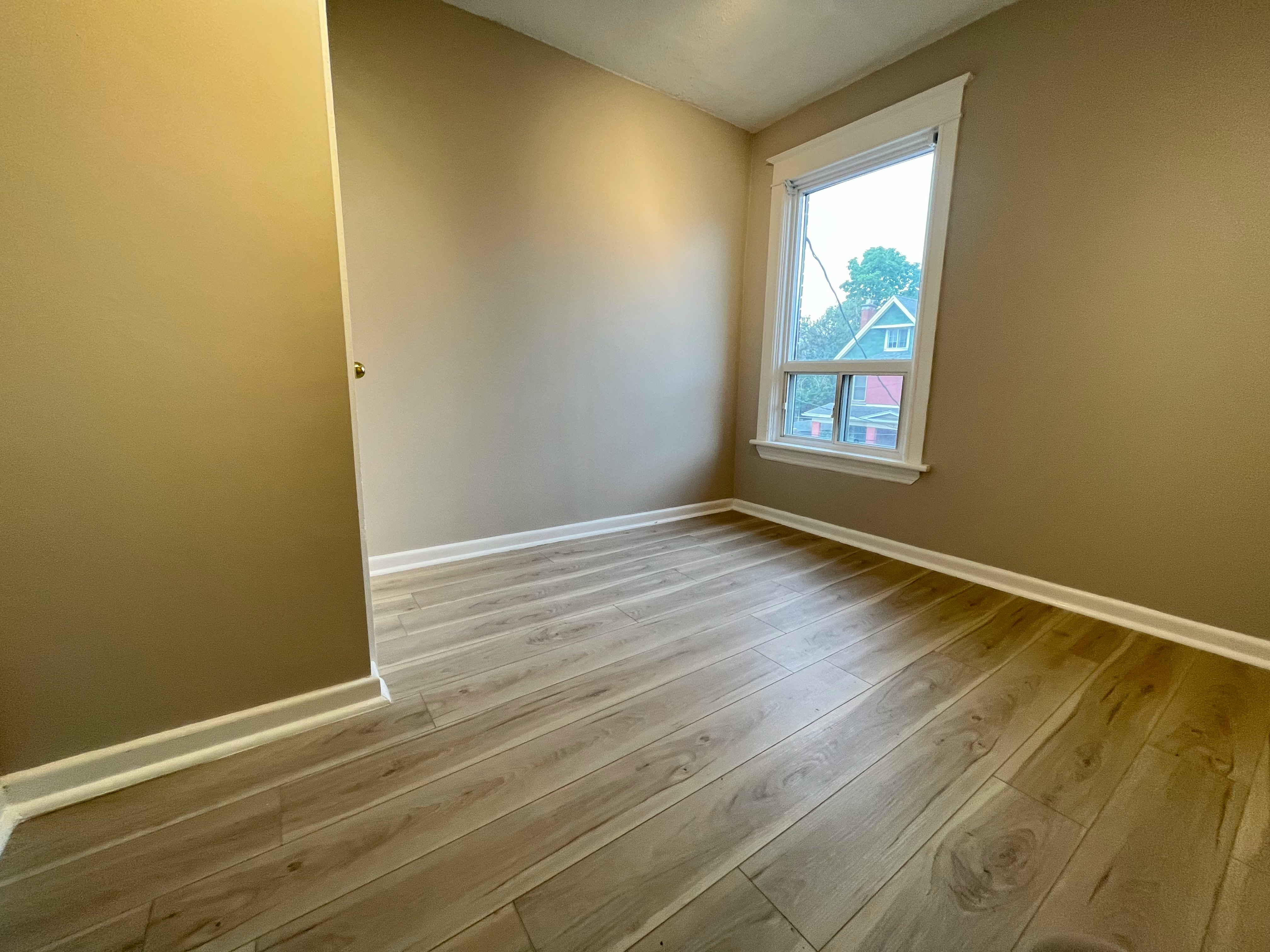 12 Senator Avenue, Hamilton, ON, L8L 1Z4 - 12