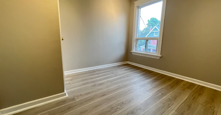 12 Senator Avenue, Hamilton, ON, L8L 1Z4 - 12