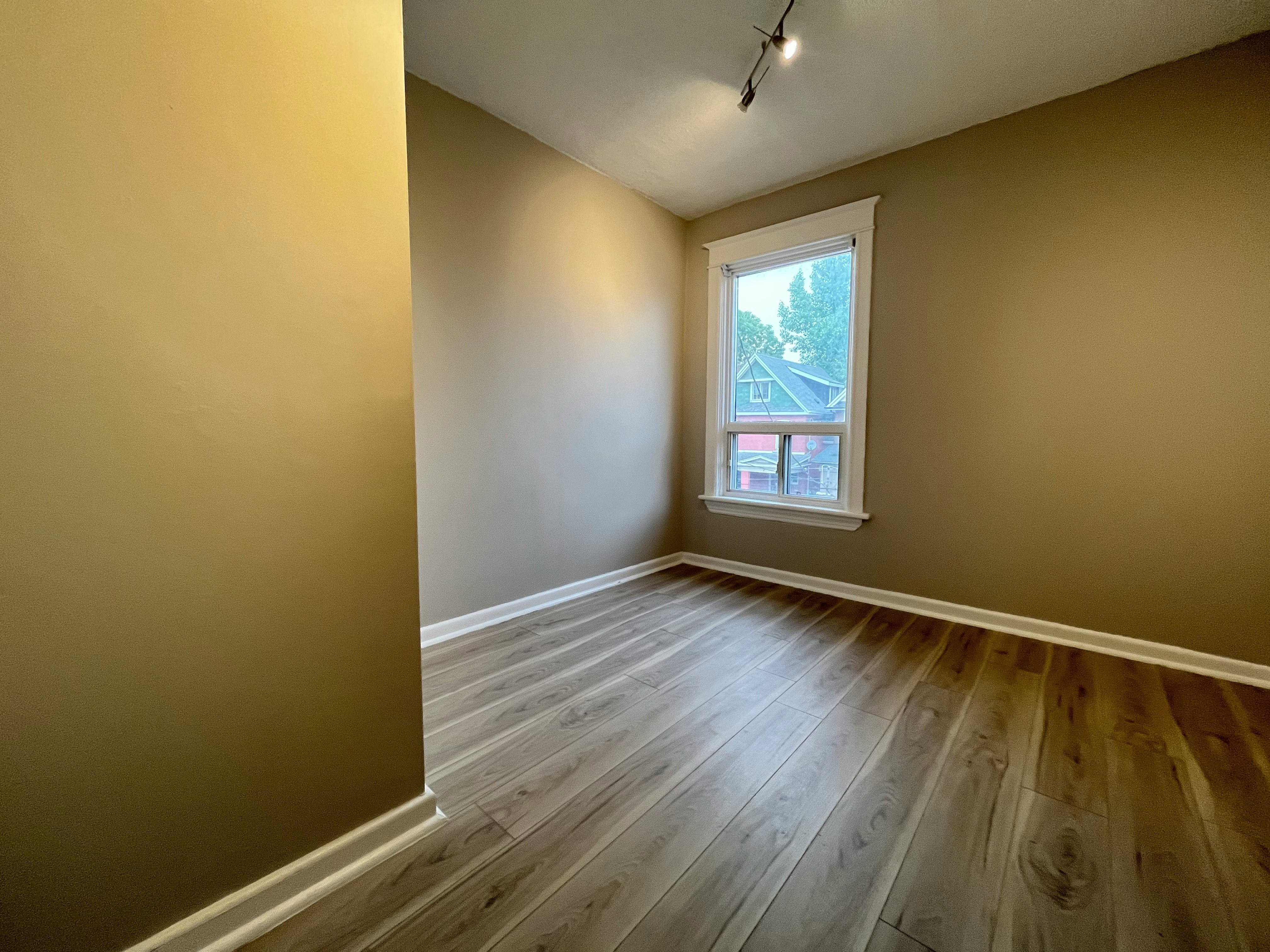 12 Senator Avenue, Hamilton, ON, L8L 1Z4 - 11