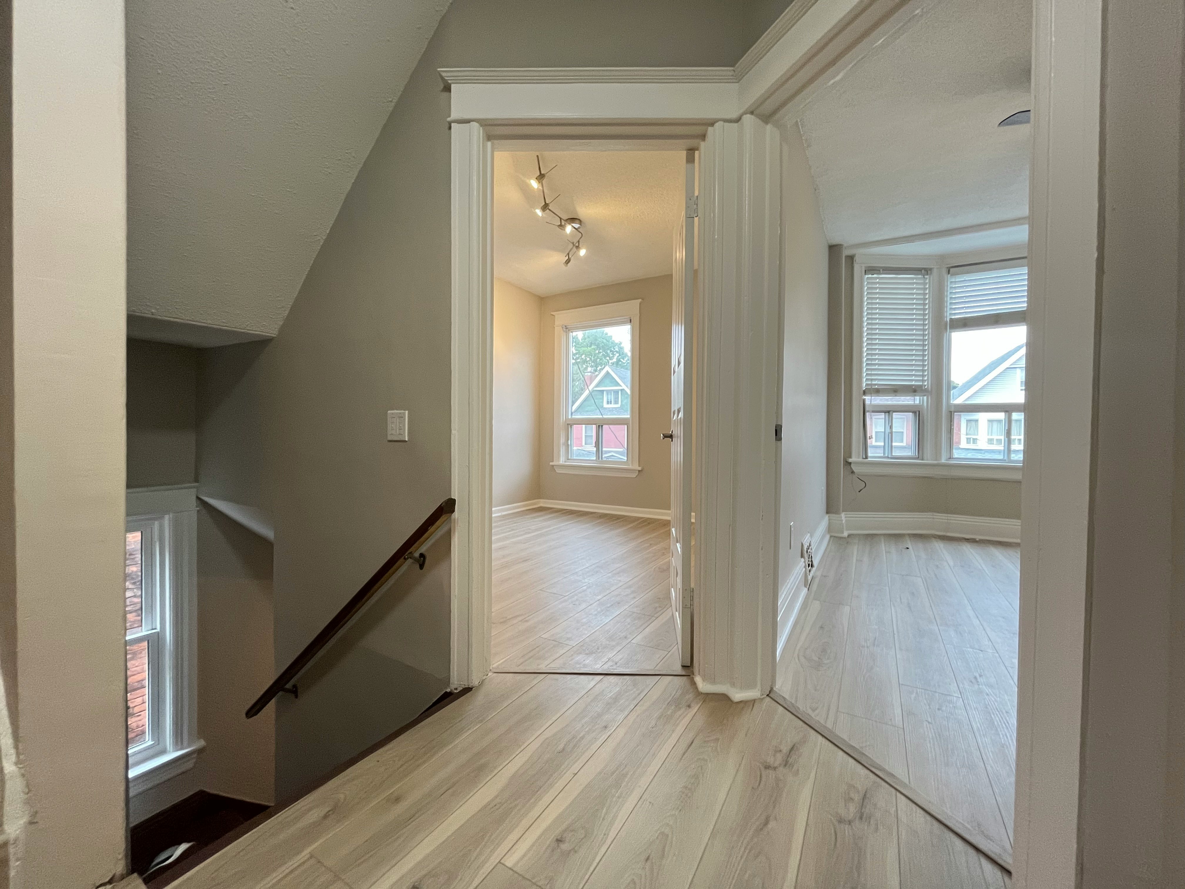 12 Senator Avenue, Hamilton, ON, L8L 1Z4 - 10