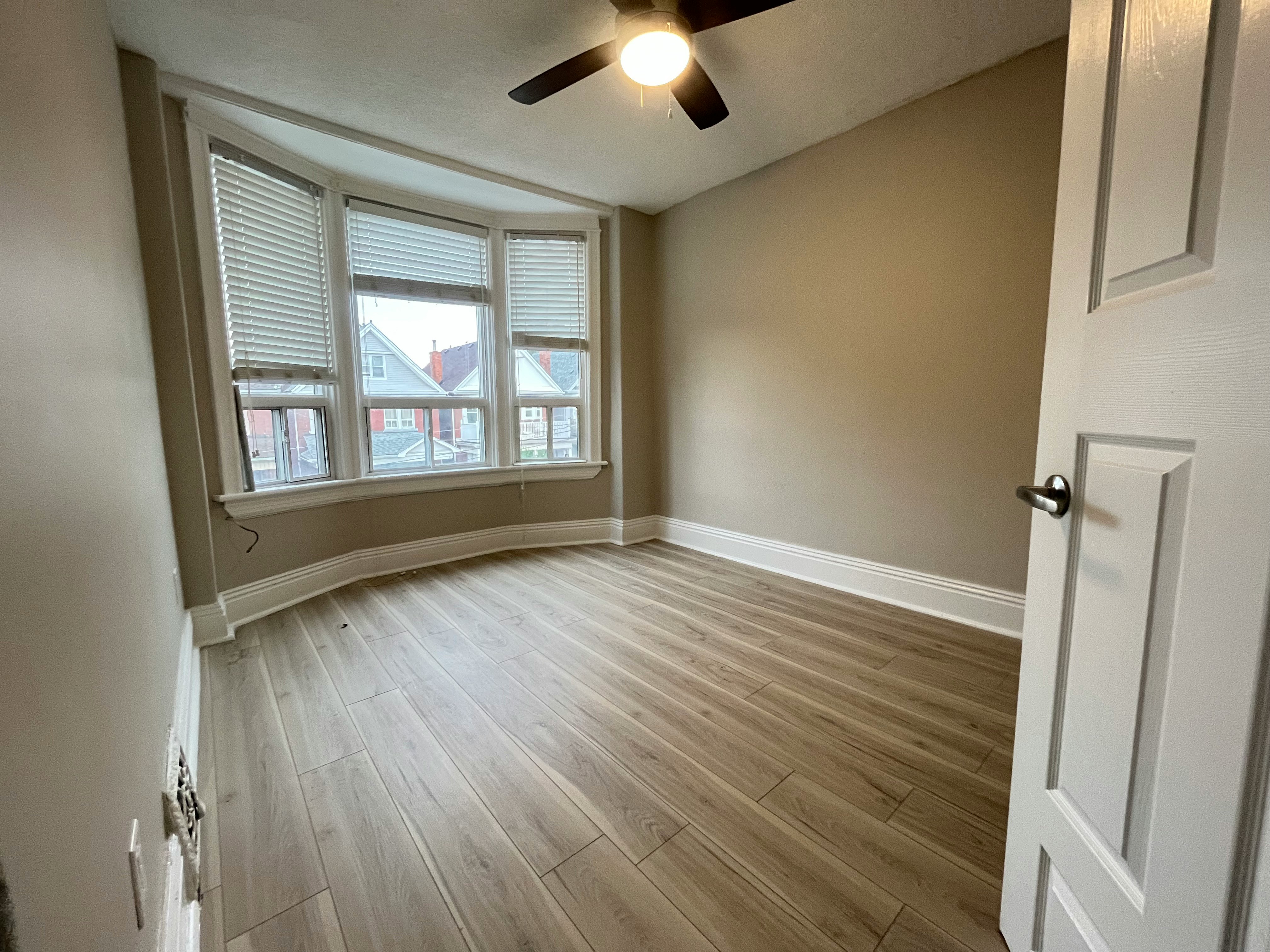 12 Senator Avenue, Hamilton, ON, L8L 1Z4 - 4