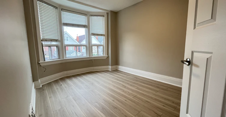 12 Senator Avenue, Hamilton, ON, L8L 1Z4 - 4