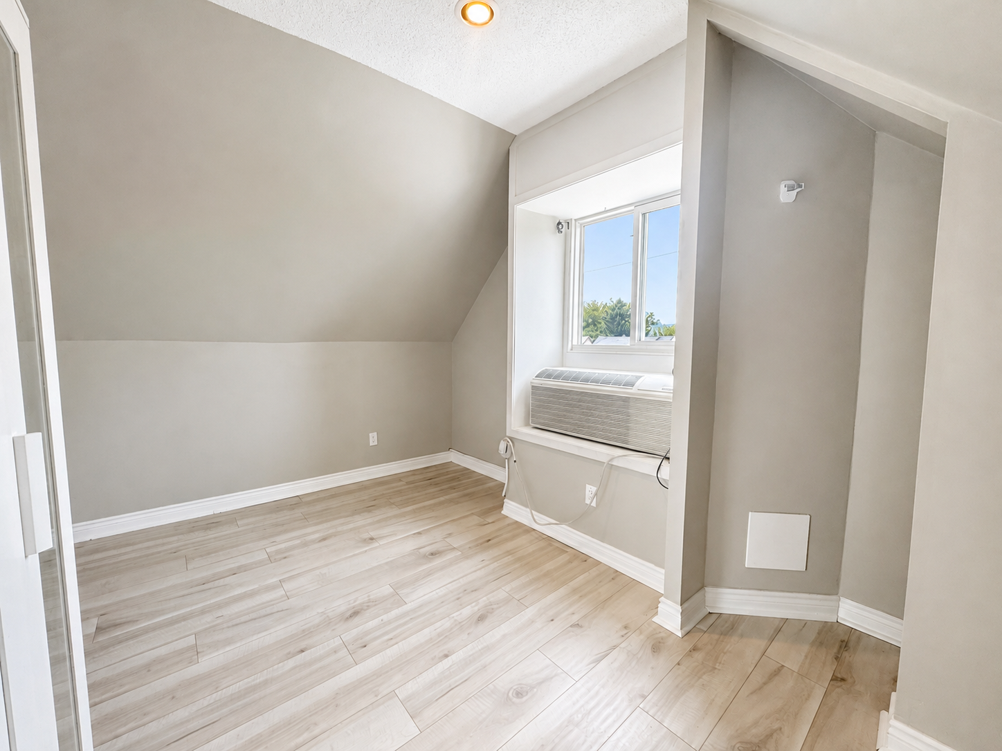 Unit 2-108 Kensington Avenue N, Hamilton, ON, L8L 7N2 - 18