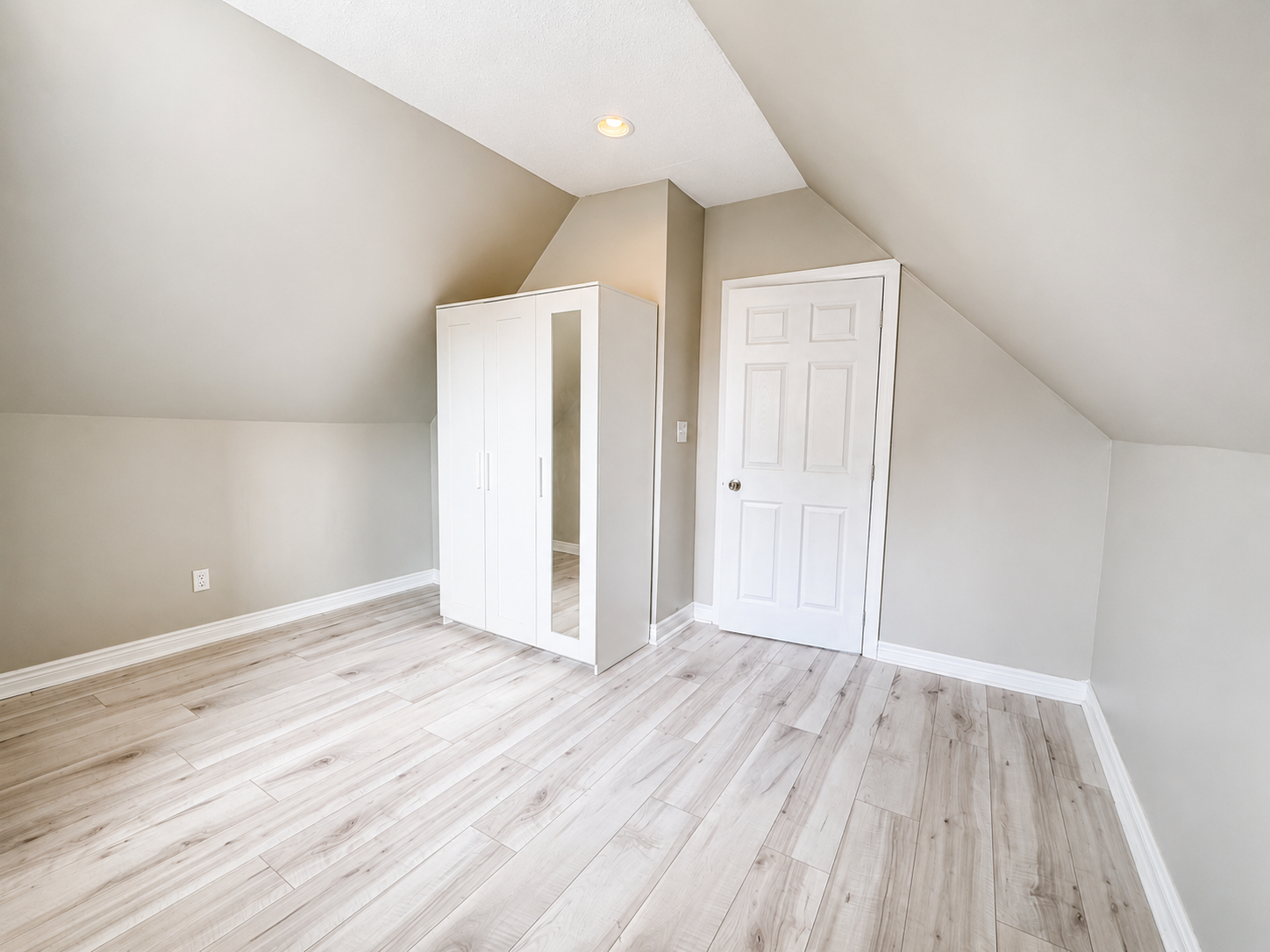 Unit 2-108 Kensington Avenue N, Hamilton, ON, L8L 7N2 - 17