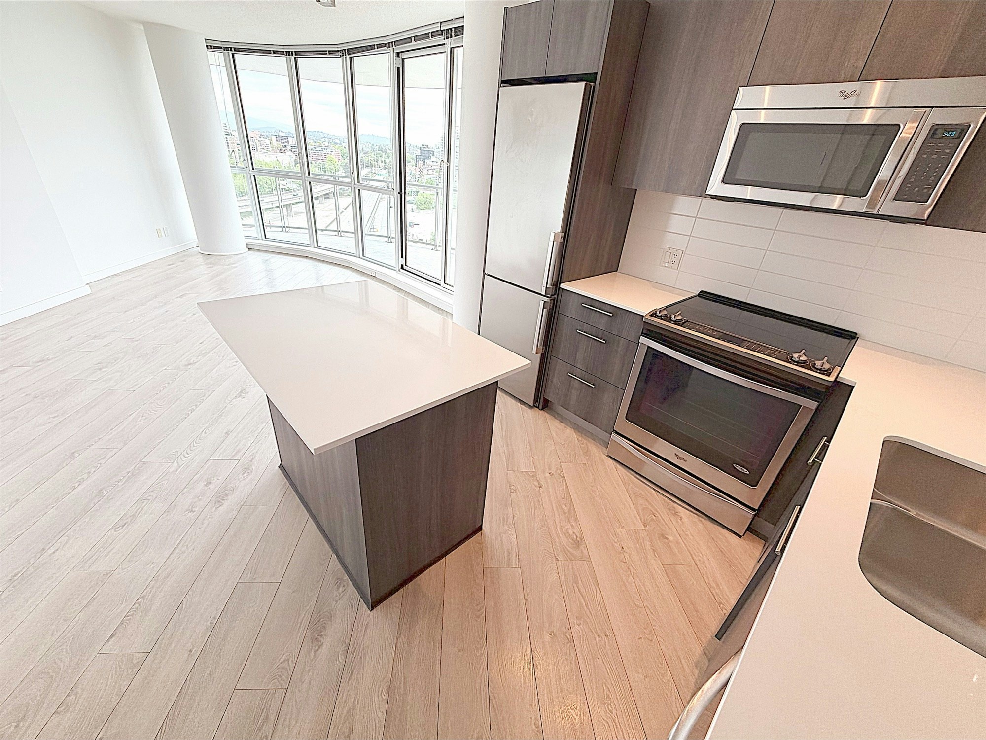 303-685 Pacific Boulevard, Vancouver, BC, V6B 0R4 - 3