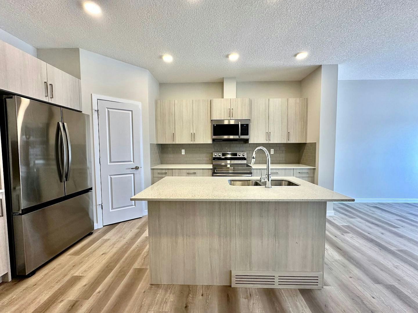 2205 Muckleplum Crescent Southwest, Edmonton, AB, T6X 3G8