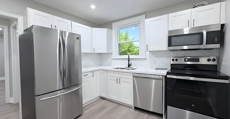20 4th Street W, Hamilton, ON, L9C 3M3 - 2