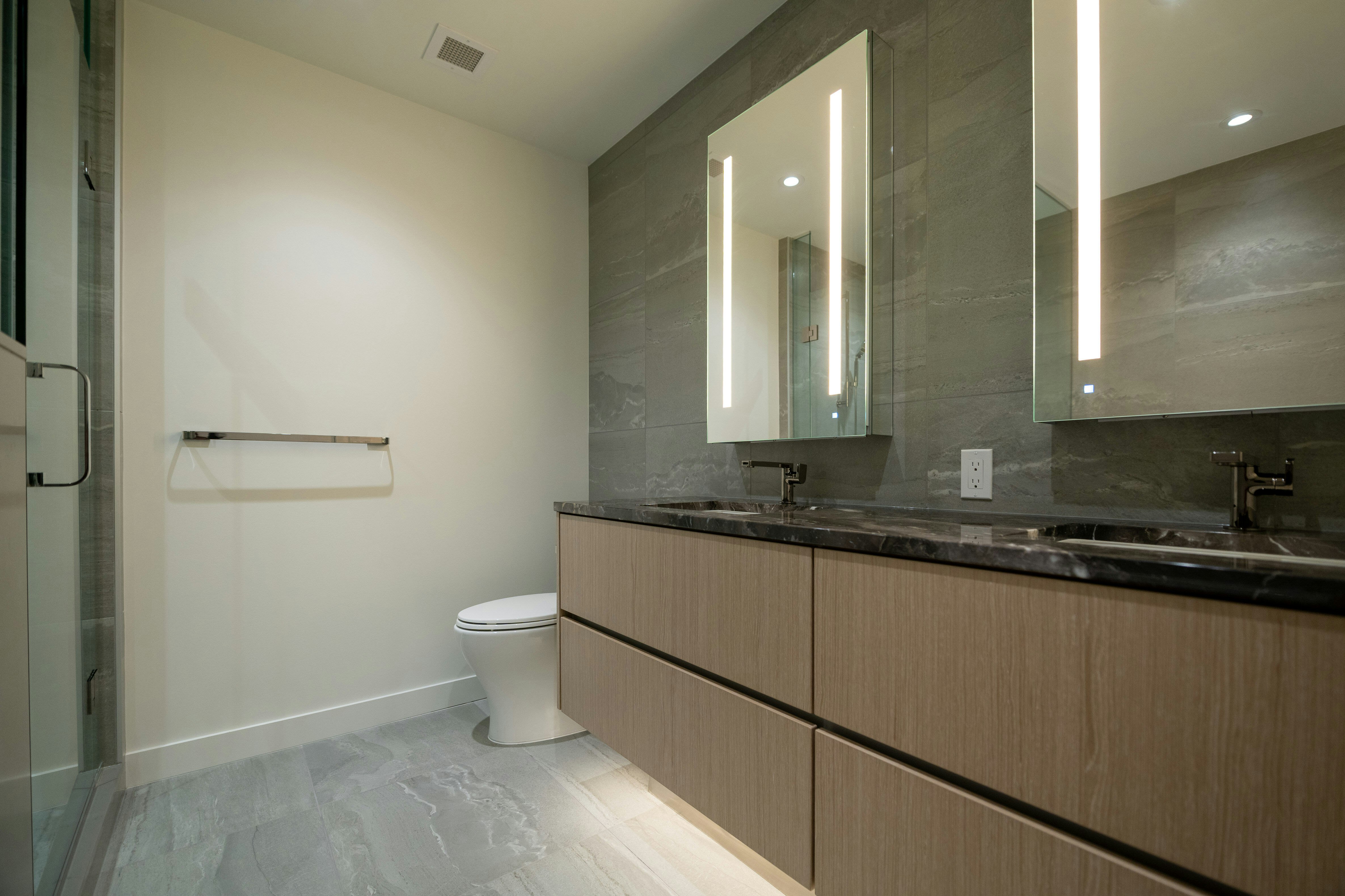 703-777 Harbour Way, North Vancouver, BC, V7P 0G2 - 23