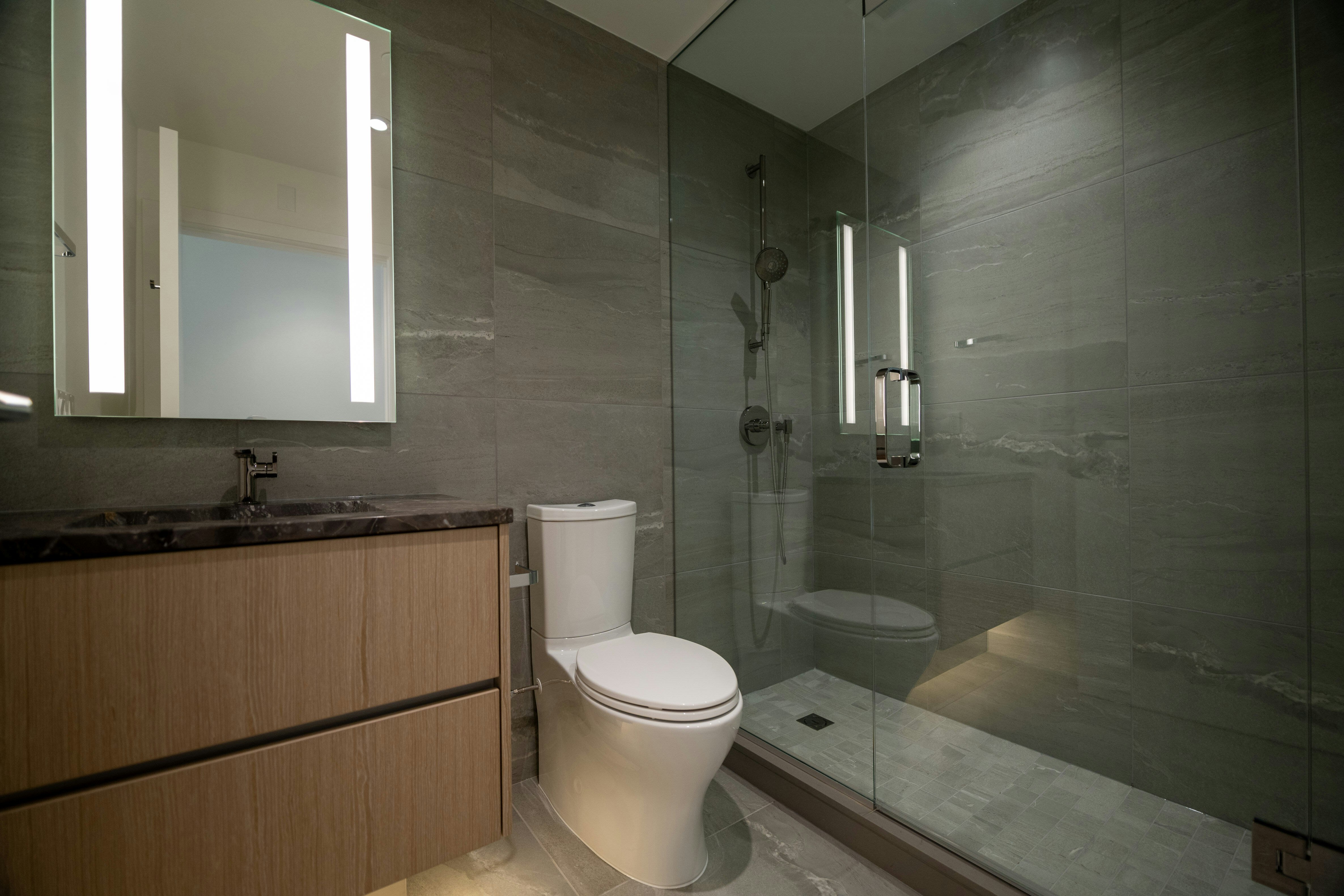 703-777 Harbour Way, North Vancouver, BC, V7P 0G2 - 30