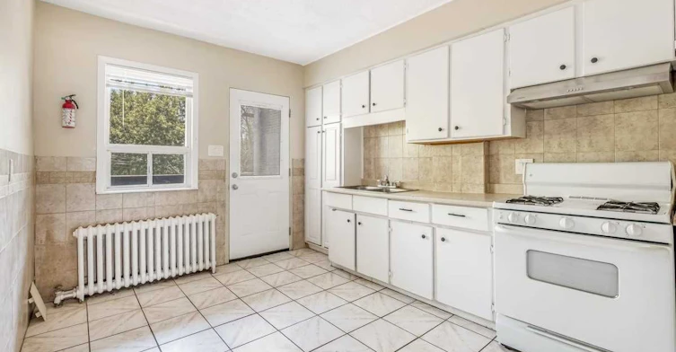 Upper-634 Vaughan Road, Toronto, ON, M6E 2Y3 - 5