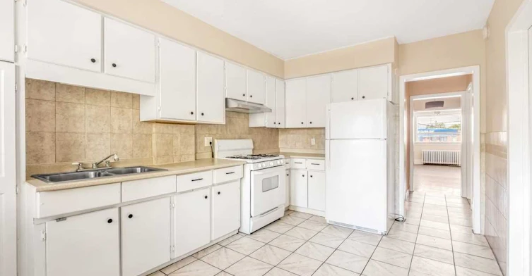 Upper-634 Vaughan Road, Toronto, ON, M6E 2Y3 - 4