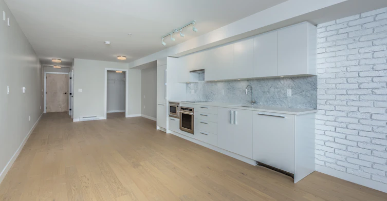205-2508 Fraser Street, Vancouver, BC, V5T 3V4 - 9