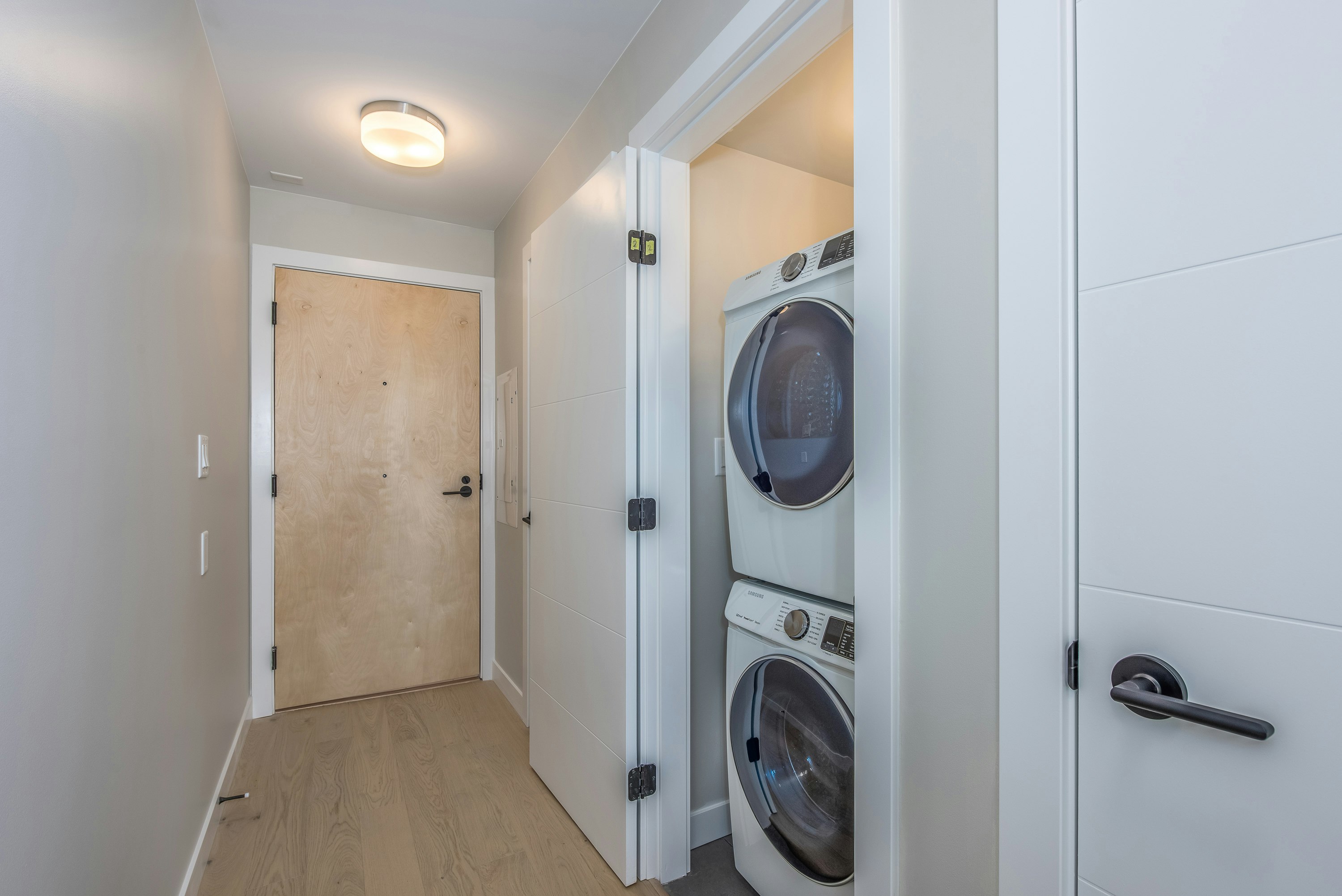 205-2508 Fraser Street, Vancouver, BC, V5T 3V4 4