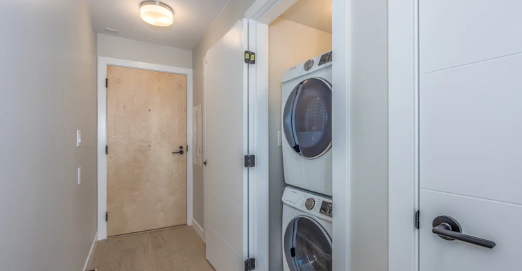 205-2508 Fraser Street, Vancouver, BC, V5T 3V4 - 4