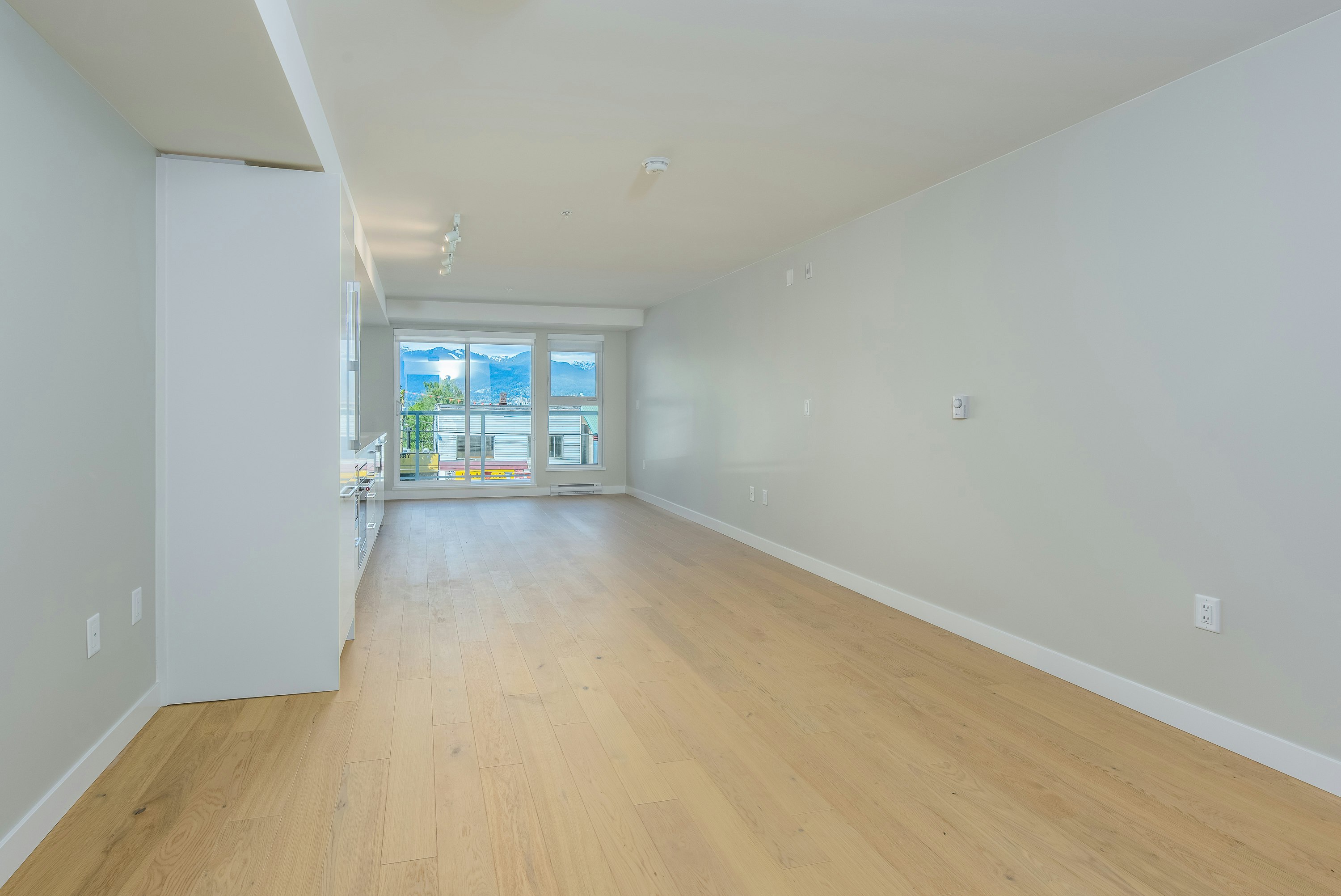 205-2508 Fraser Street, Vancouver, BC, V5T 3V4 - 6