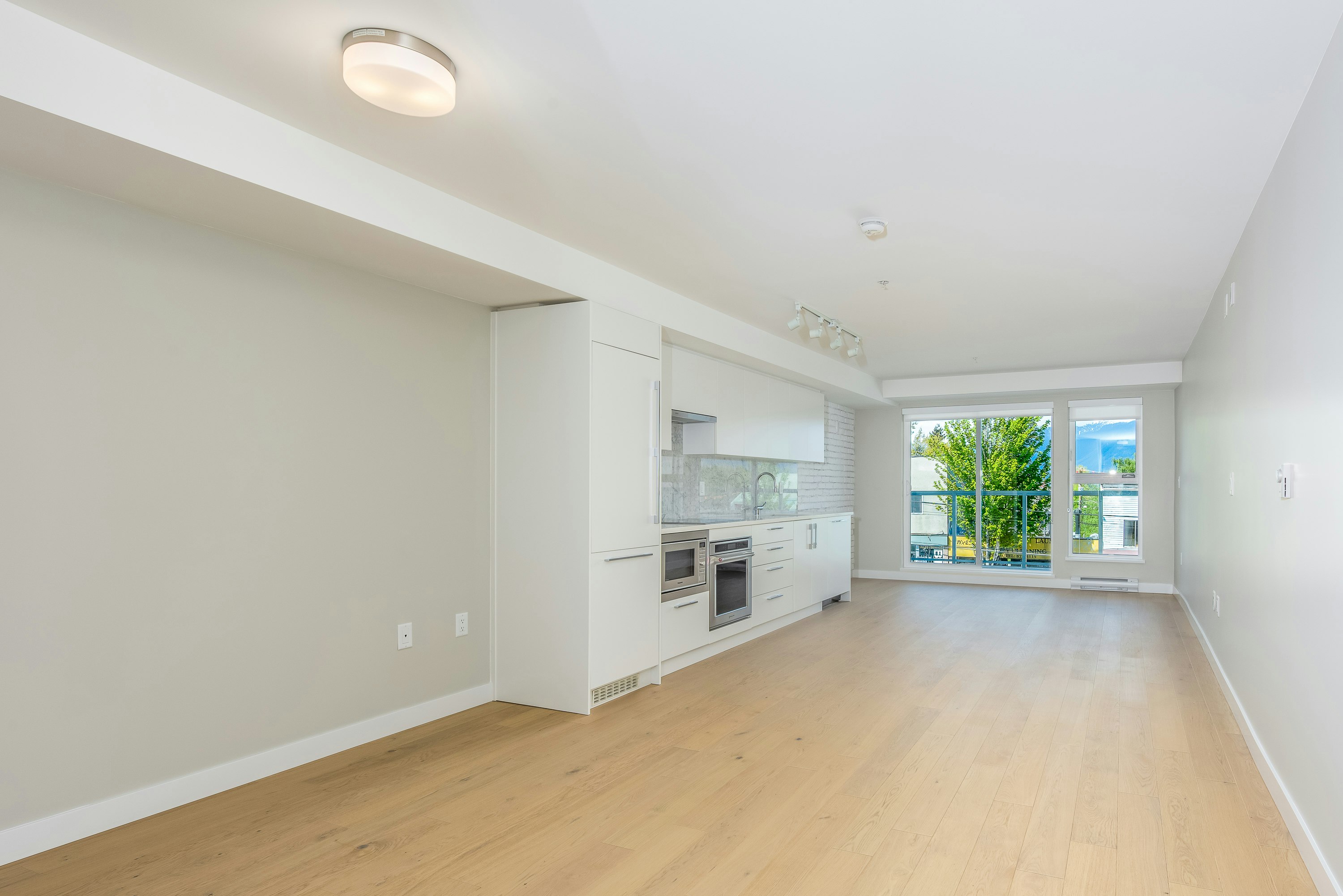 205-2508 Fraser Street, Vancouver, BC, V5T 3V4 5