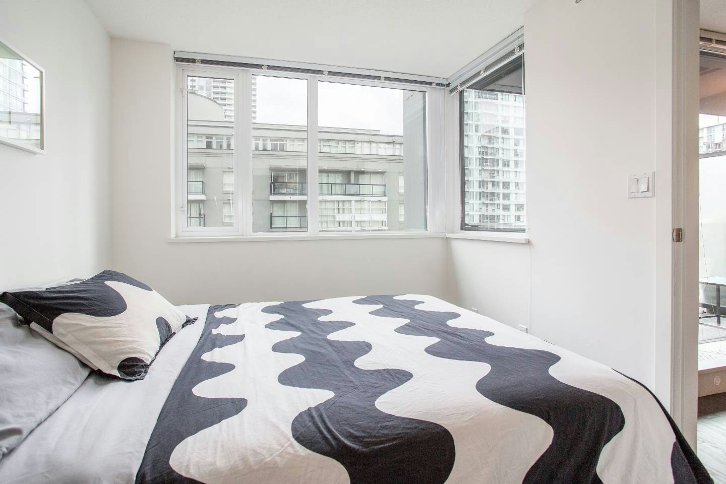 907-1325 Rolston Street, Vancouver, BC, V6B 0M2 - 7