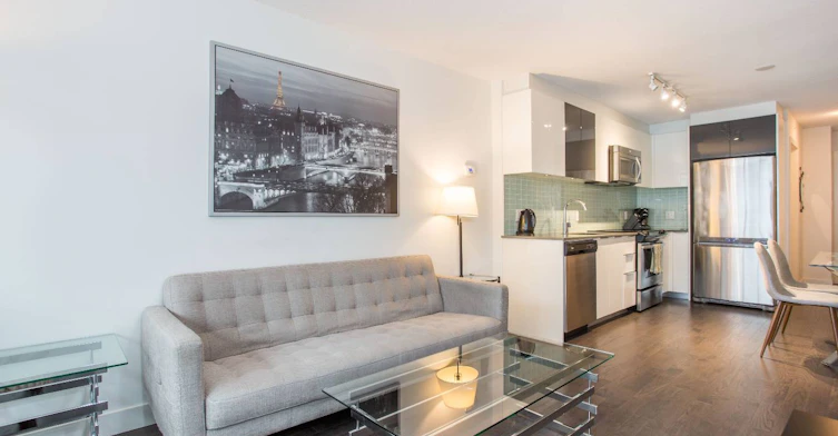 907-1325 Rolston Street, Vancouver, BC, V6B 0M2