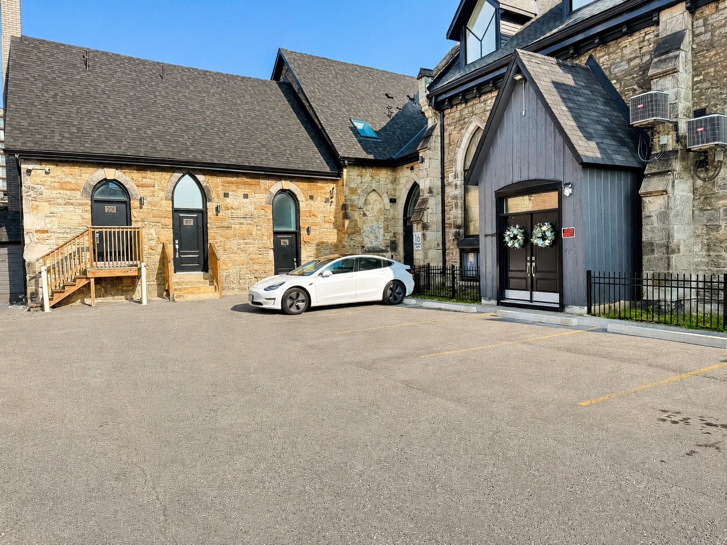 16 West Avenue South, Hamilton, ON, L8N 2S1 - 17