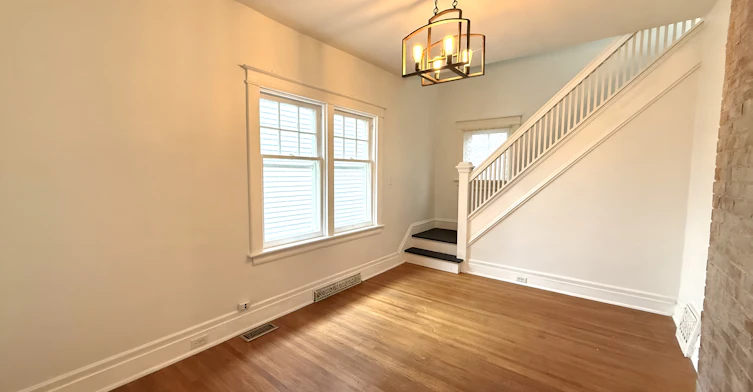 21 Centre Street, St. Catharines, ON, L2R 3A6 - 2