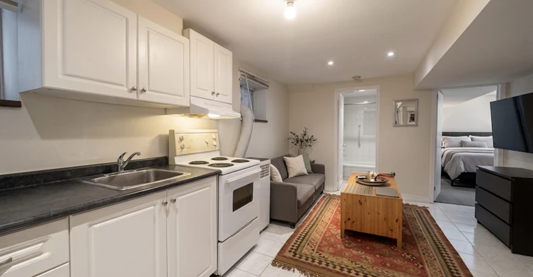 BSMT-26 Rockvale Avenue, Toronto, ON, M6E 3E4 - 2