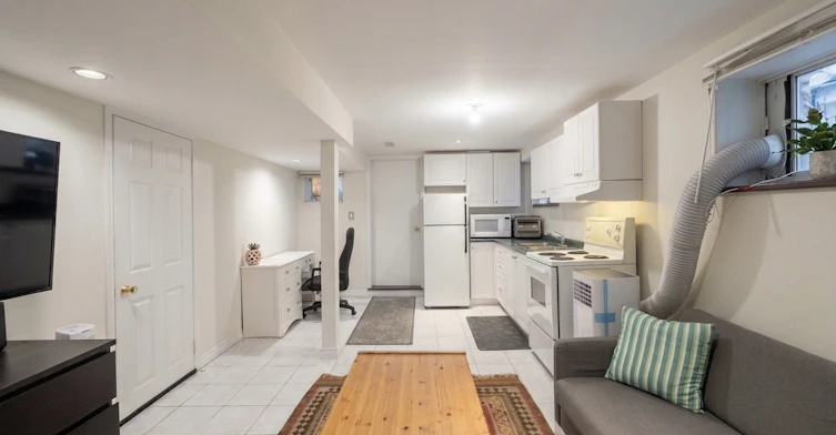 BSMT-26 Rockvale Avenue, Toronto, ON, M6E 3E4 - 3