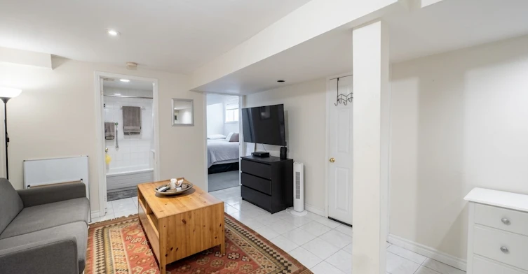 BSMT-26 Rockvale Avenue, Toronto, ON, M6E 3E4