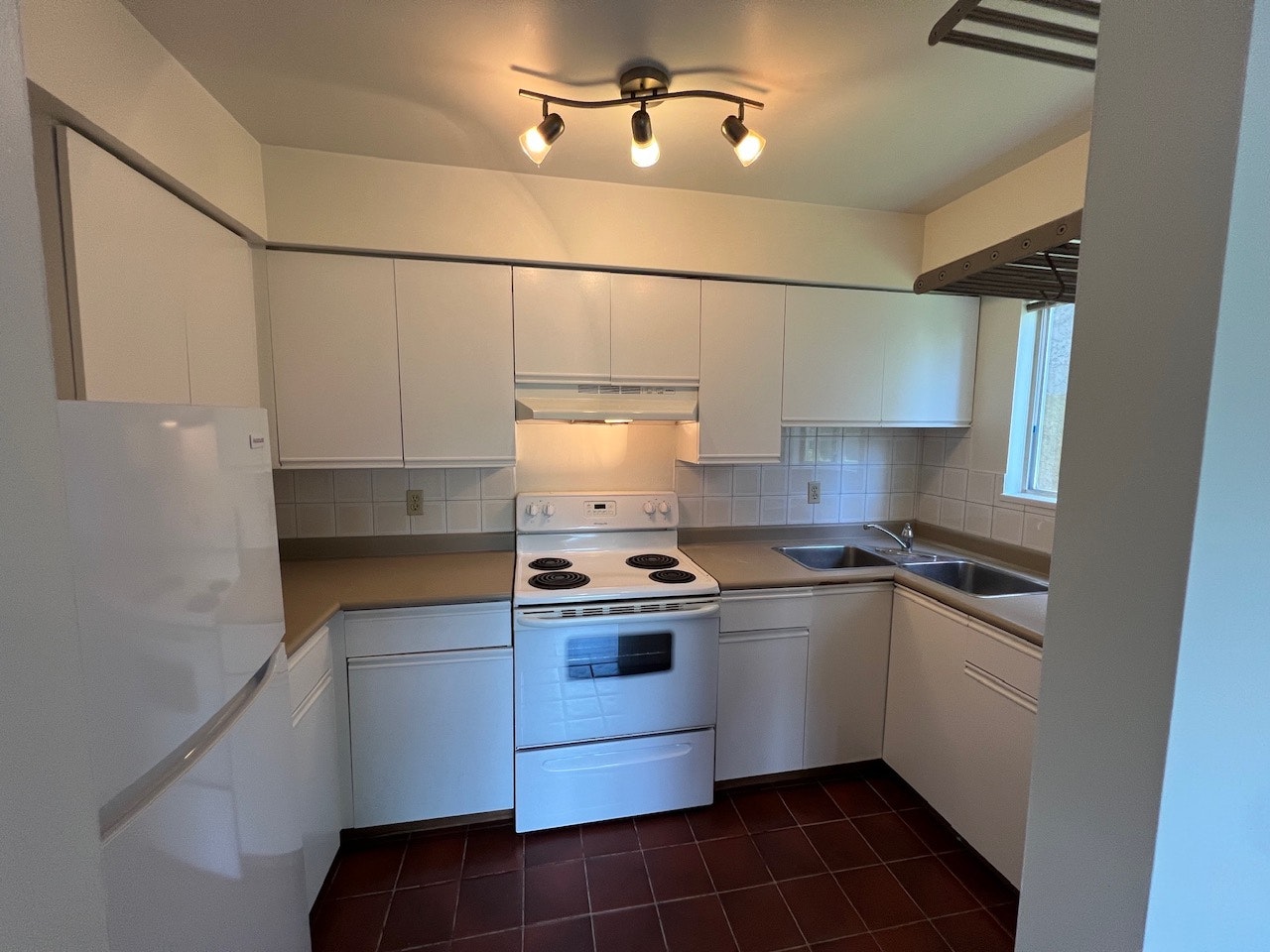 315,  West 13th Avenue, Vancouver, BC, V5Y 1W2