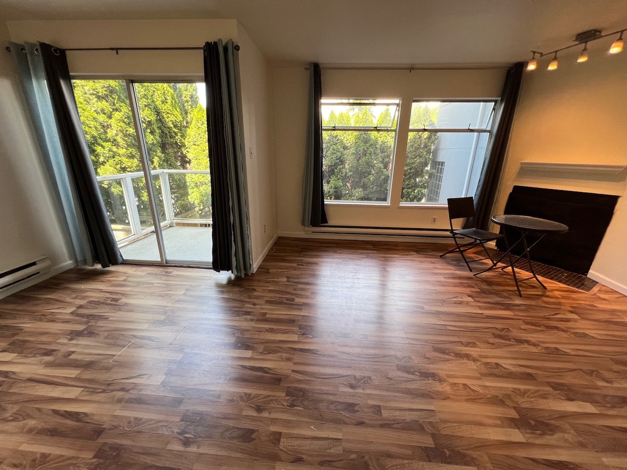 315,  West 13th Avenue, Vancouver, BC, V5Y 1W2 - 3