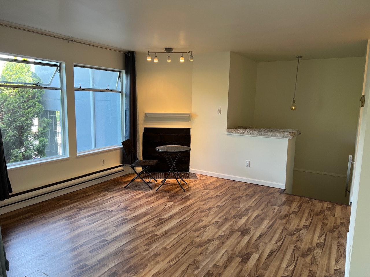 315,  West 13th Avenue, Vancouver, BC, V5Y 1W2 - 2
