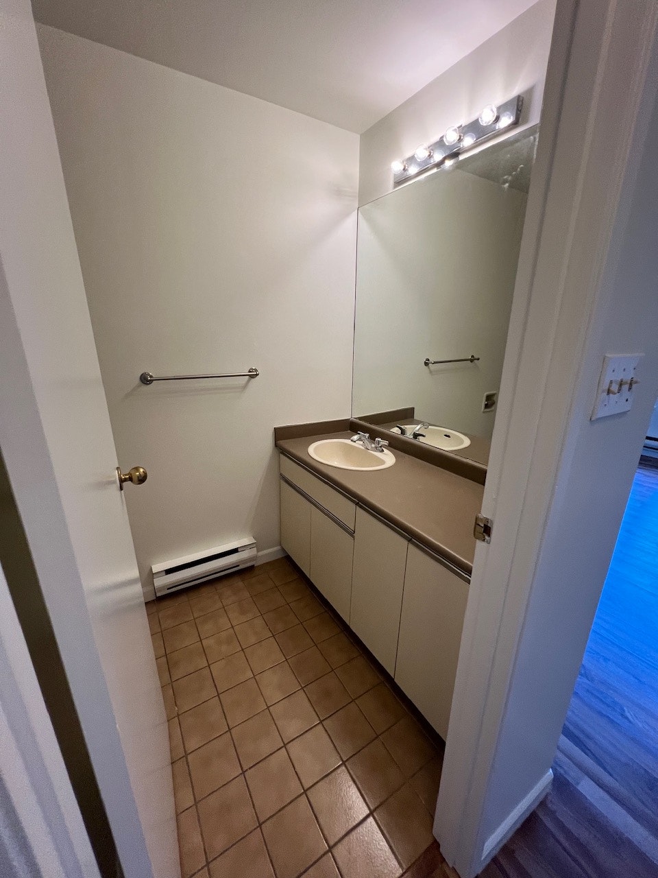 315,  West 13th Avenue, Vancouver, BC, V5Y 1W2 - 9