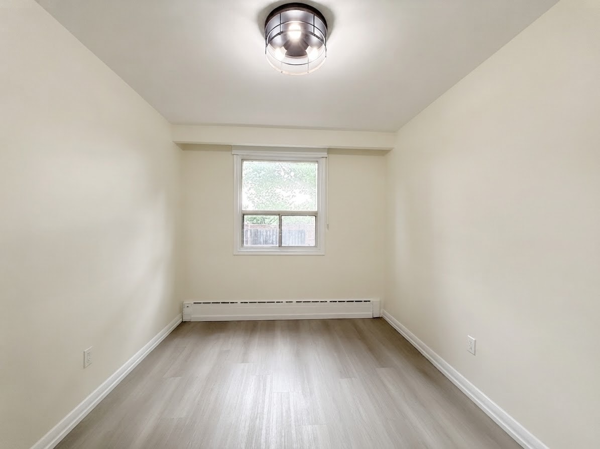 Main-46 Montcalm Avenue, Toronto, ON, M6E 4N7 - 24